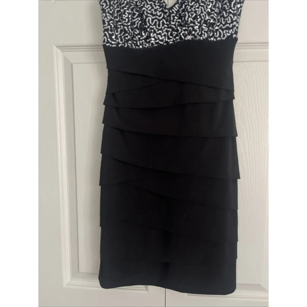 B. Smart Juniors‎ Sleeveless Black Plunge Bodycon Sequin Cocktail Dress Sz Small